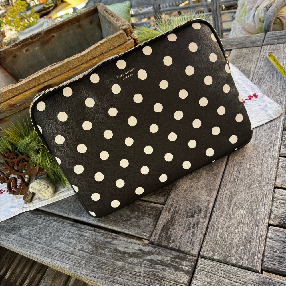 Kate Spade Polka Dot 15 Laptop
Holder NEW